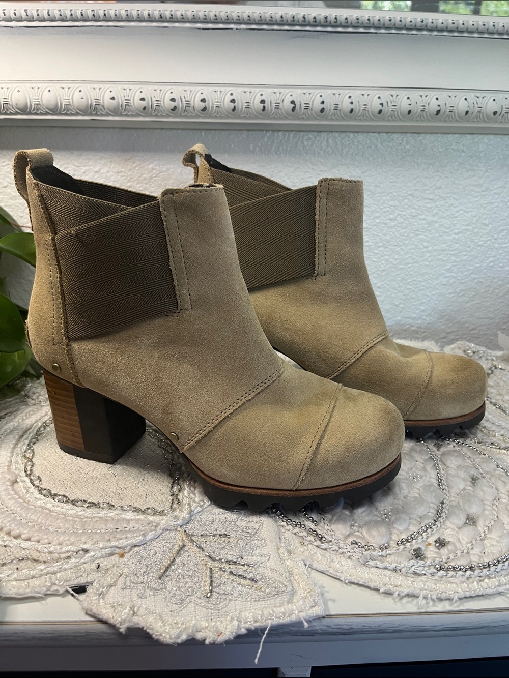 Sorel Addington Chelsea Booties Size 7